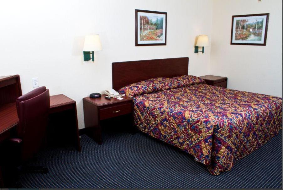 Country Hearth Inn-Union City Room photo